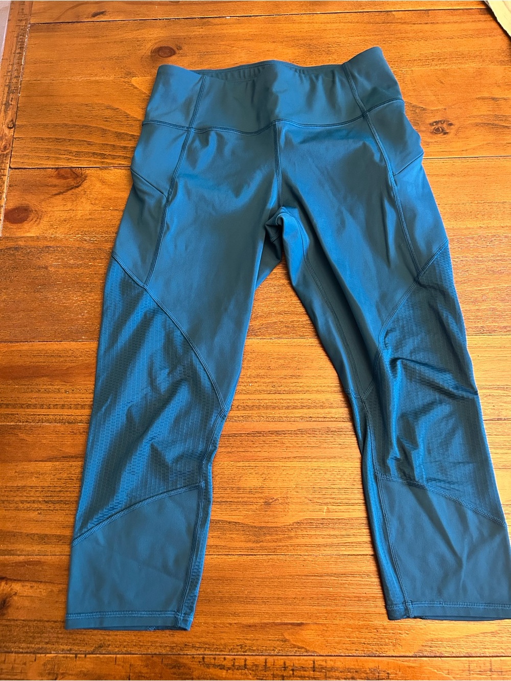 Athleta Mesh Contender Capri Leggings – Women’s Small